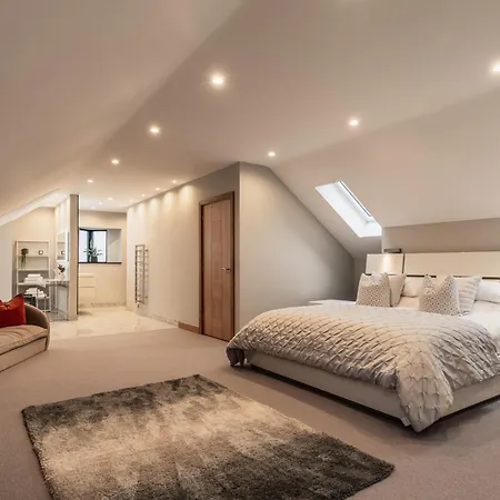 Midways, Stunning Retreat In The Heart Of Nyaraló