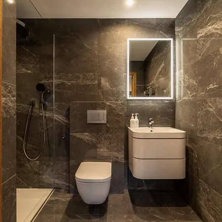 Midways, Stunning Retreat In The Heart Of Nyaraló Bowness-on-Windermere
