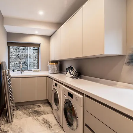 Nyaraló Midways, Stunning Retreat In The Heart Of Bowness-on-Windermere