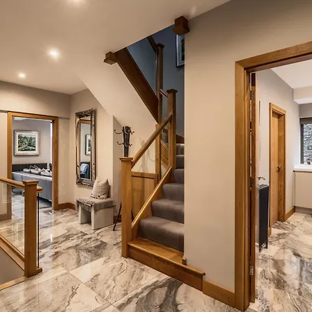 Midways, Stunning Retreat In The Heart Of Nyaraló Bowness-on-Windermere