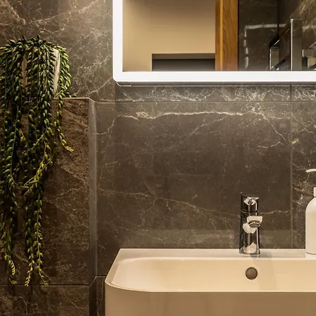 Midways, Stunning Retreat In The Heart Of