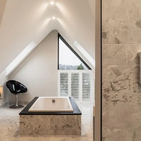 Midways, Stunning Retreat In The Heart Of