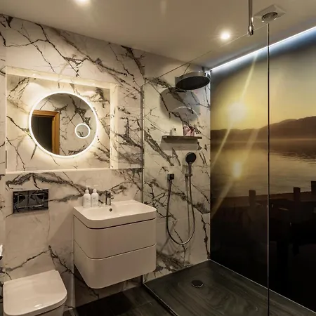Midways, Stunning Retreat In The Heart Of * Bowness-on-Windermere
