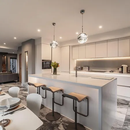 Midways, Stunning Retreat In The Heart Of Holiday home